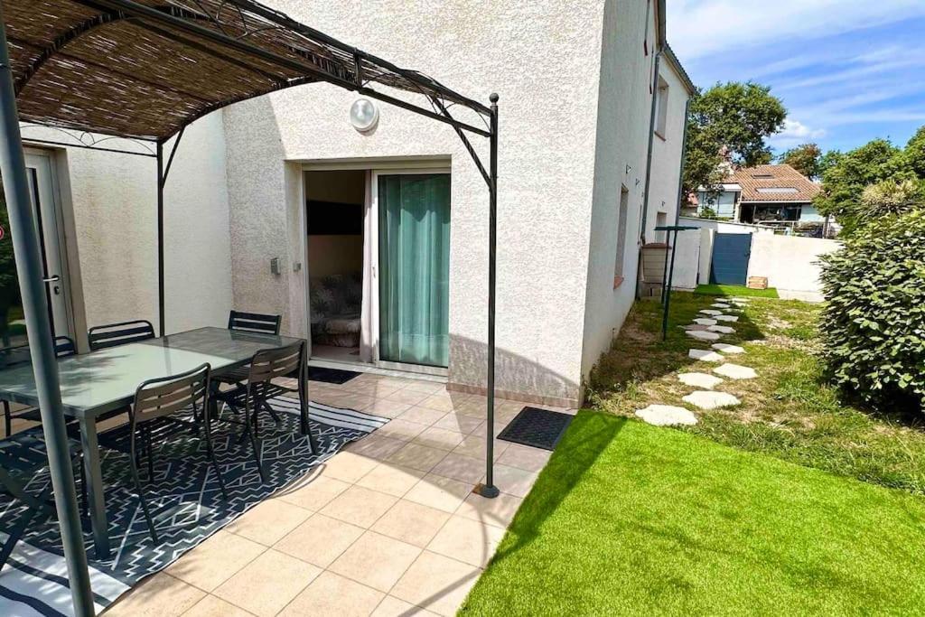 Independent Garden Pool & *