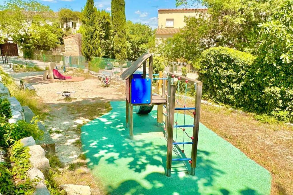 Independent Garden Pool & * Sussargues