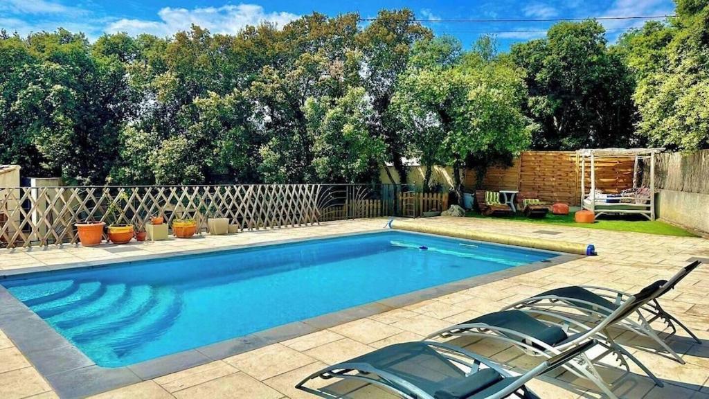 Independent Garden Pool &